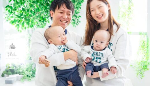 双子の男の子の家族写真撮影でした