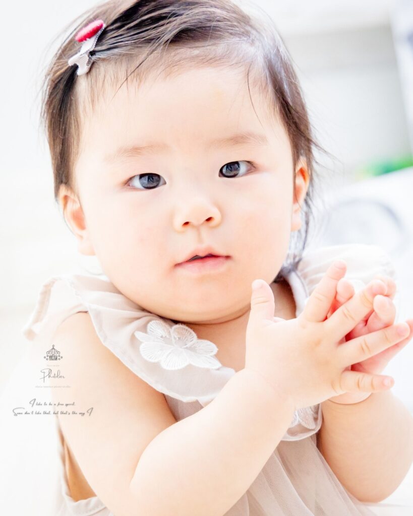 １歳のお誕生日の女の子
