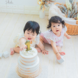 双子の女の子の誕生日写真フォトリエ小畑トモコ写真スタジオ仙台宮城