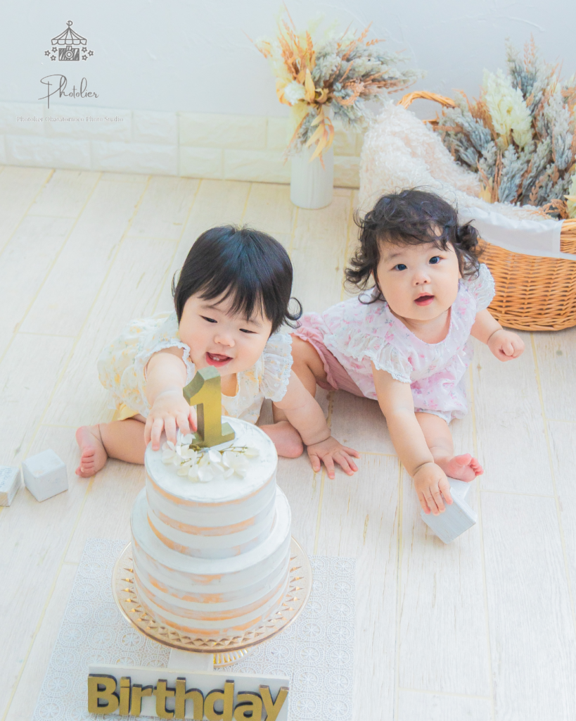 双子の女の子の誕生日写真フォトリエ小畑トモコ写真スタジオ仙台宮城